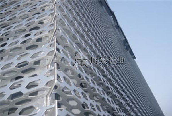 3104鋁板卷在建筑行業(yè)的應(yīng)用，廠家直供價(jià)格多少？