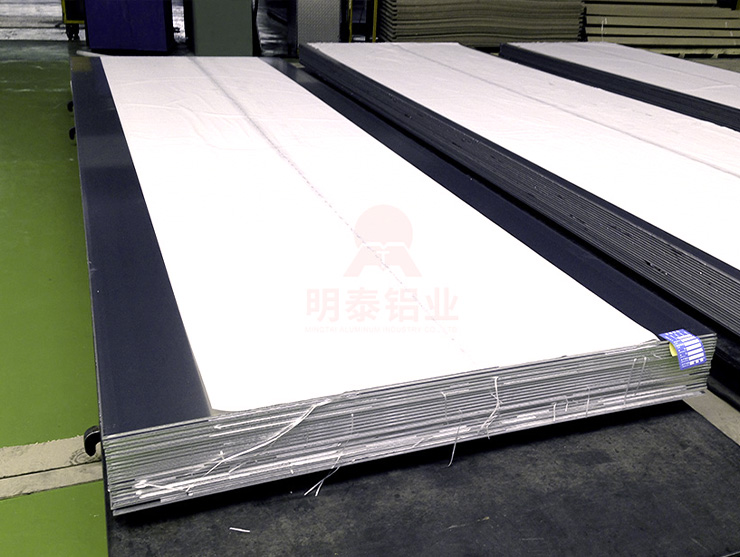 優(yōu)質(zhì)5052鋁板廠家_強(qiáng)度高塑性好_工業(yè)多領(lǐng)域適用